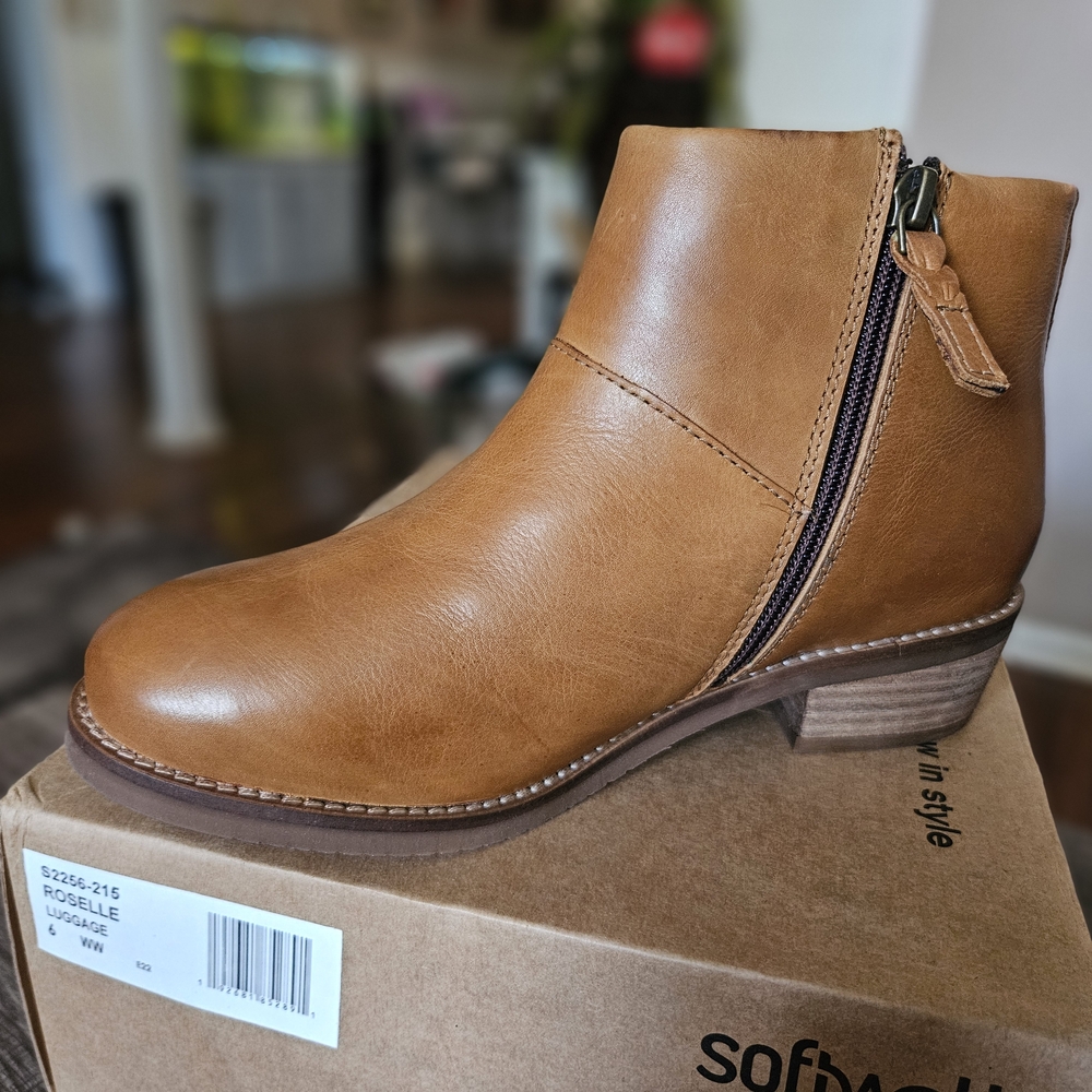 Women's Tan Ankle Boots Soft Walks Sz 6WW